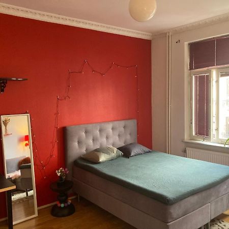 Rum Med Eget Badrum Och Stort, Delat Koek,Centralt I Malmoe A Room In An Apartment, Own Bathroom And Kitchen Shared With A Family Eksteriør bilde