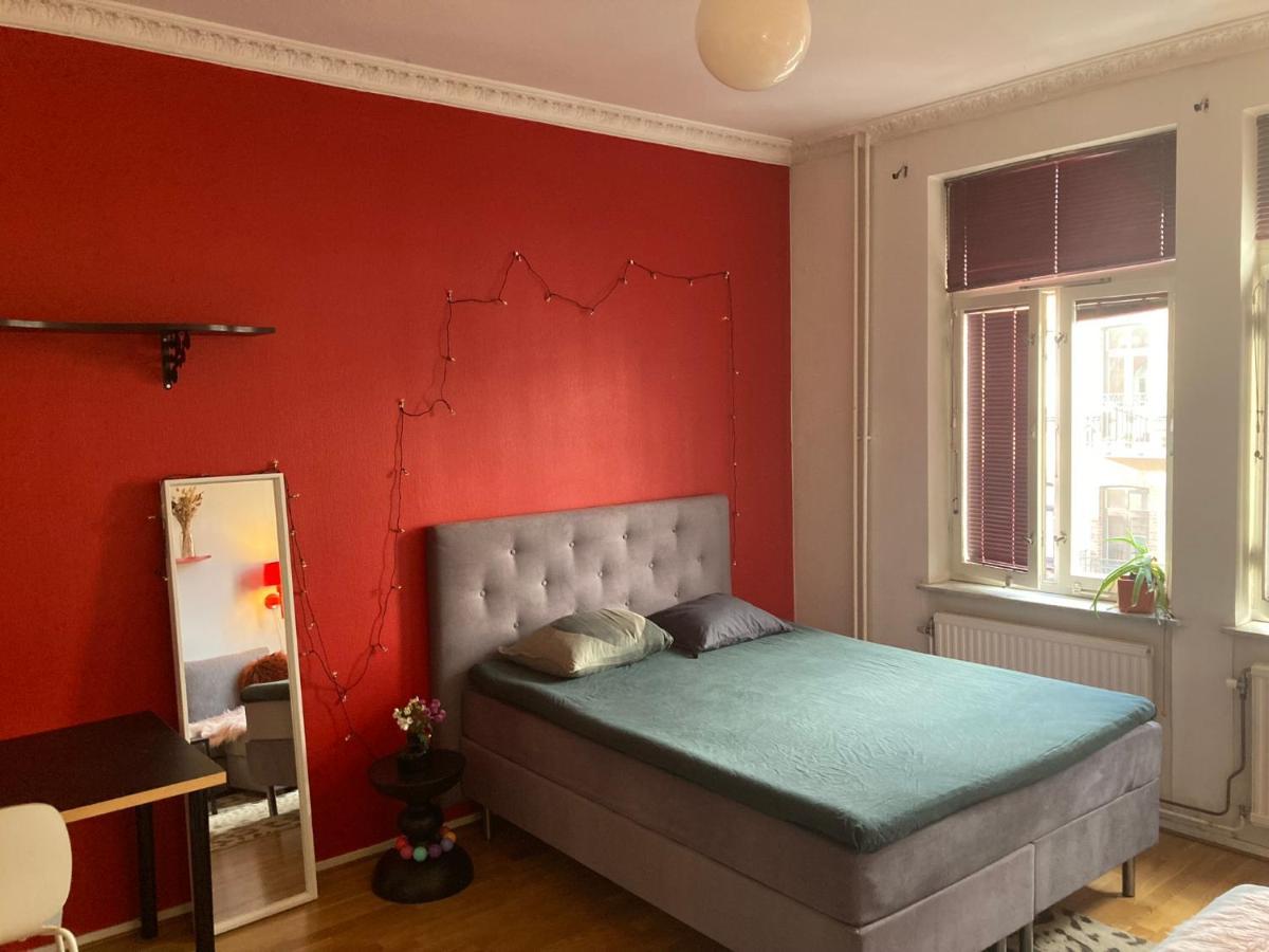 Rum Med Eget Badrum Och Stort, Delat Koek,Centralt I Malmoe A Room In An Apartment, Own Bathroom And Kitchen Shared With A Family Eksteriør bilde