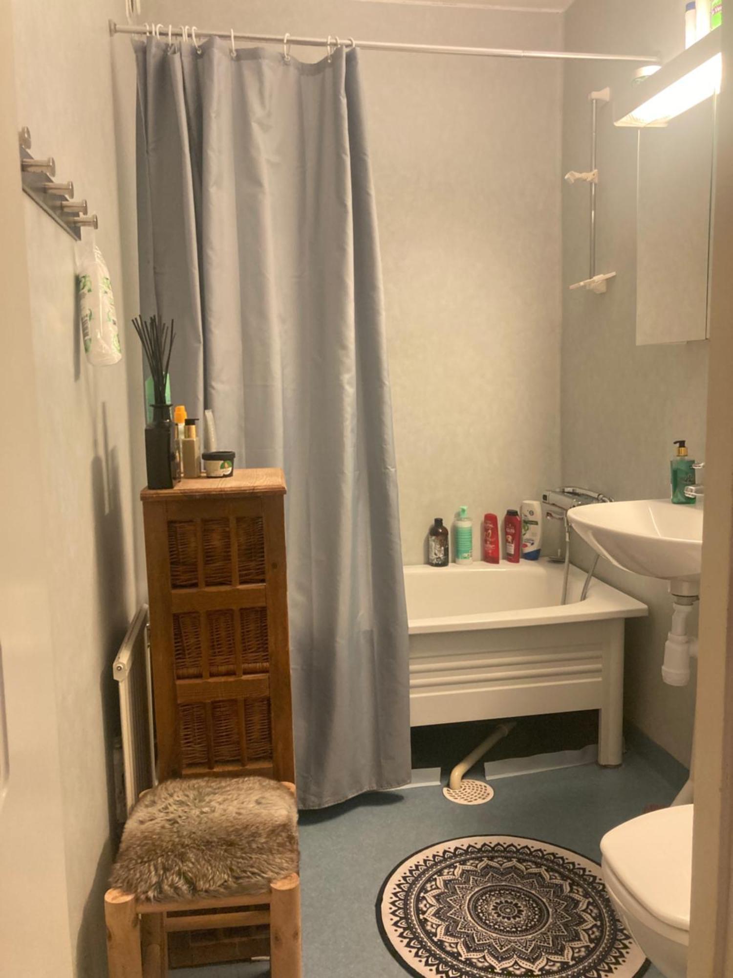 Rum Med Eget Badrum Och Stort, Delat Koek,Centralt I Malmoe A Room In An Apartment, Own Bathroom And Kitchen Shared With A Family Eksteriør bilde